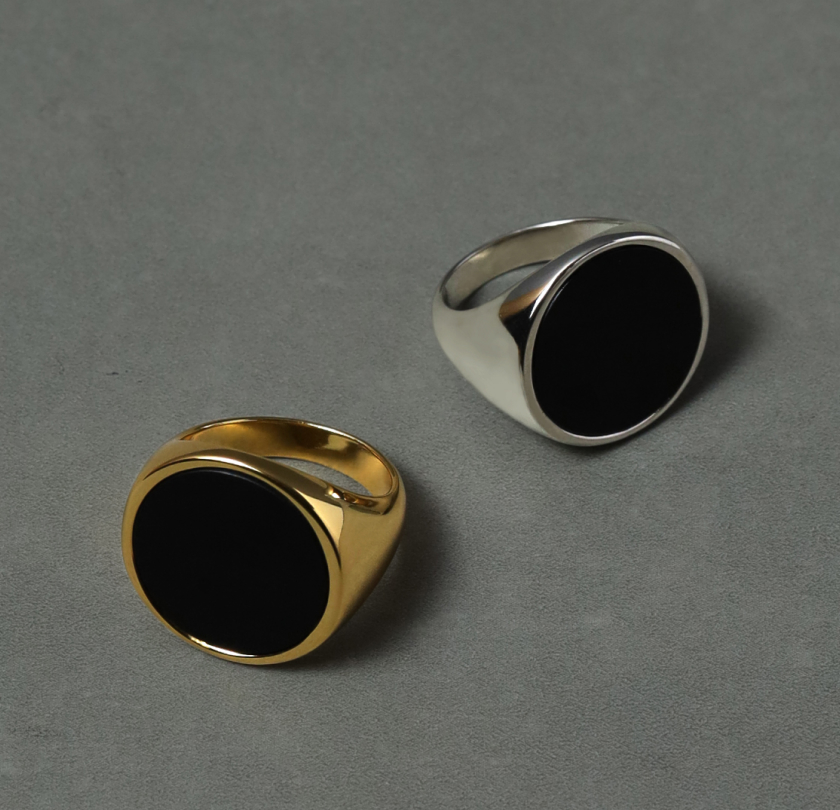 Onikis Black CollegeRing